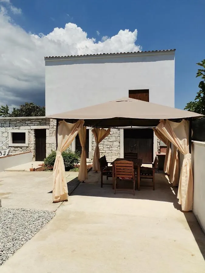 Holiday Home Latin Peruški 크로아티아